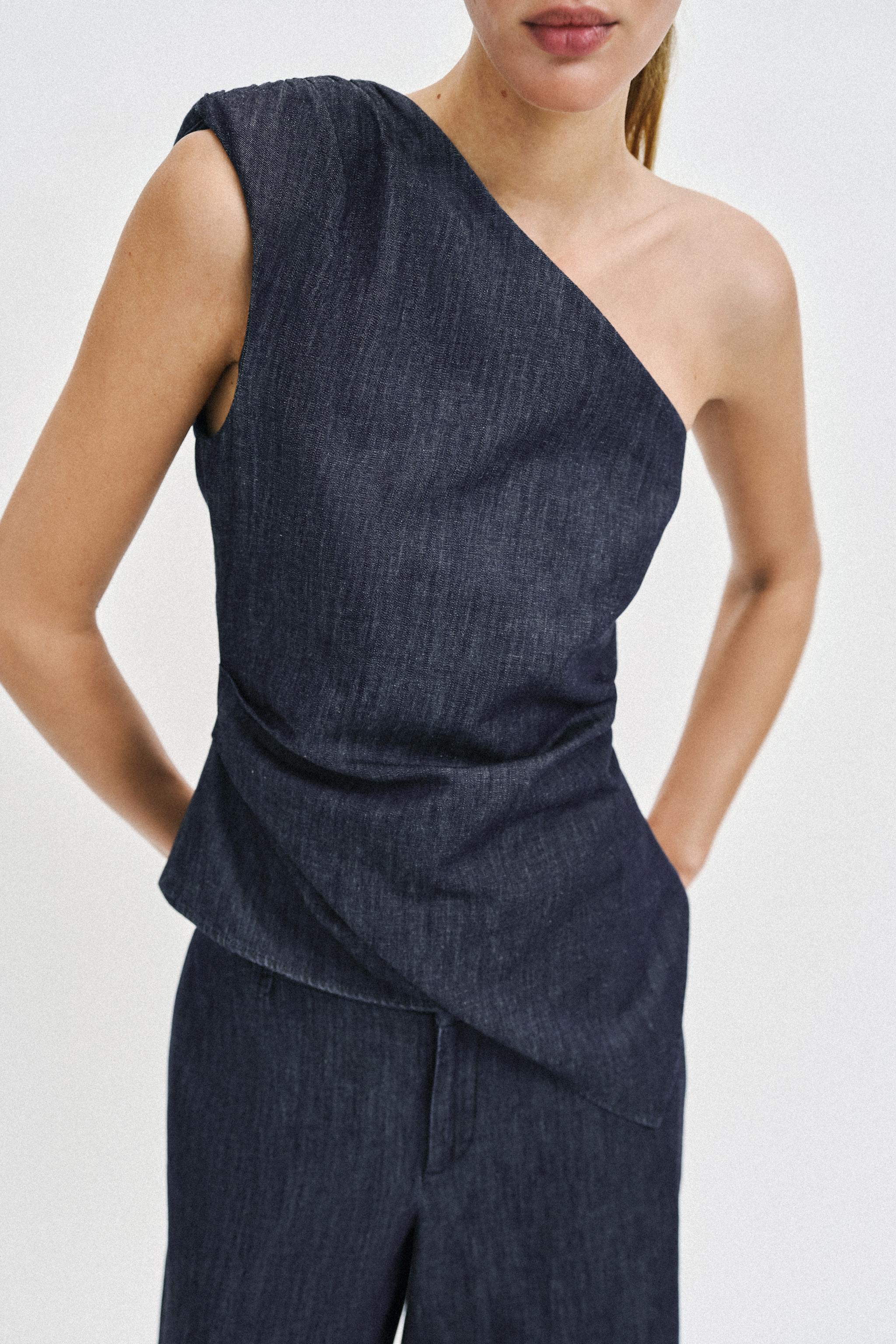 ASYMMETRIC SHOULDER PAD LINEN BLEND TOP